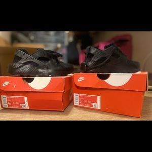 Brand new Nike huaraches never worn size 4 and 5 kids shoes